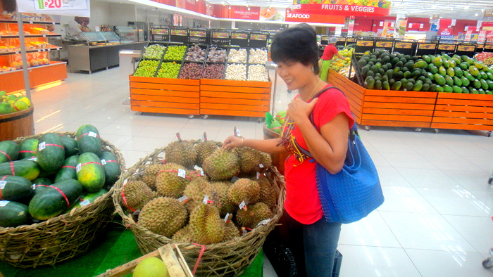 my asawa checking out the durian at the metro in the district