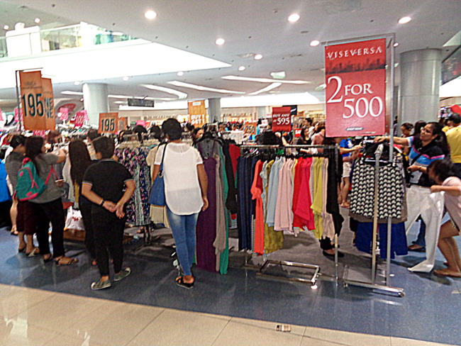 crowds at sm city north edsa