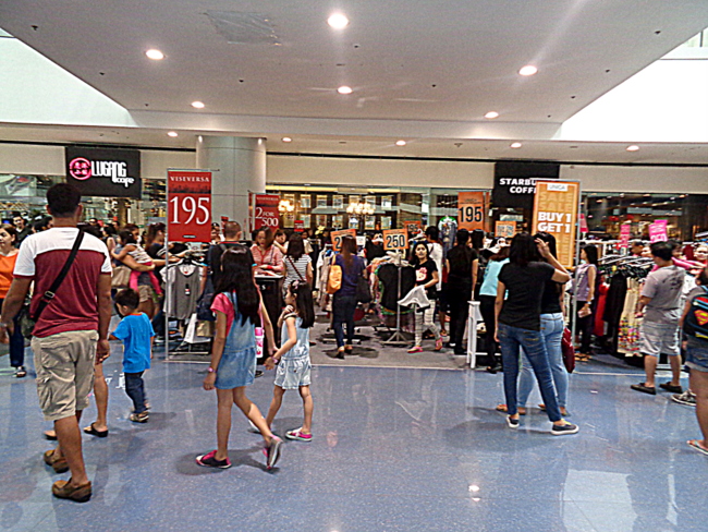 more crowds at manila mall edsa north