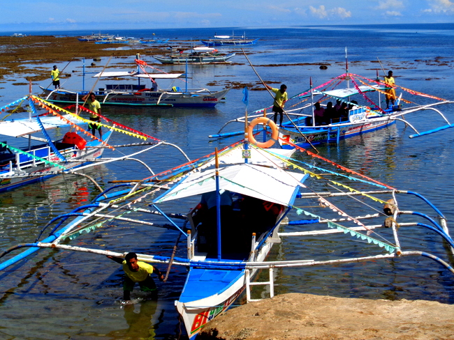 banca-boats-going-to-underground-river-entrance