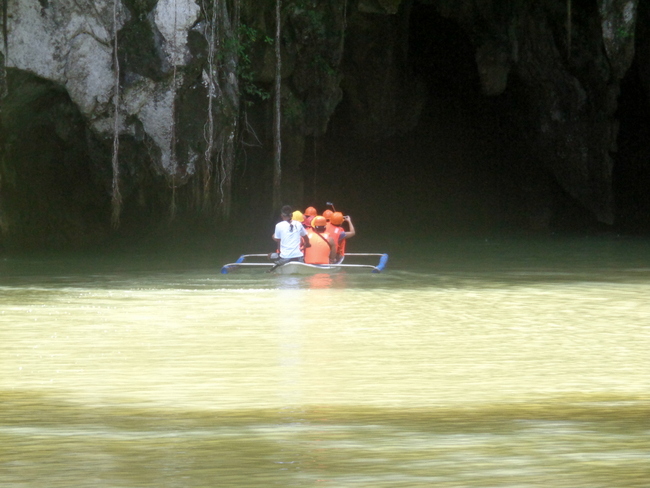 entrance-underground-river-palawan