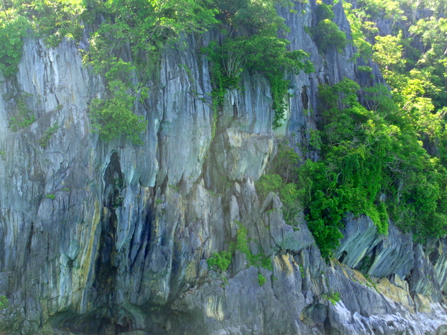 spectacular-views-nearing-underground-river-palawan